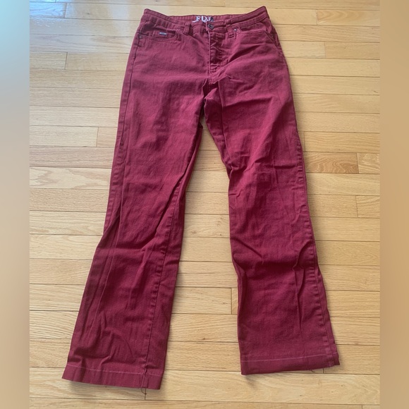 Classic red jeans - Picture 1 of 4